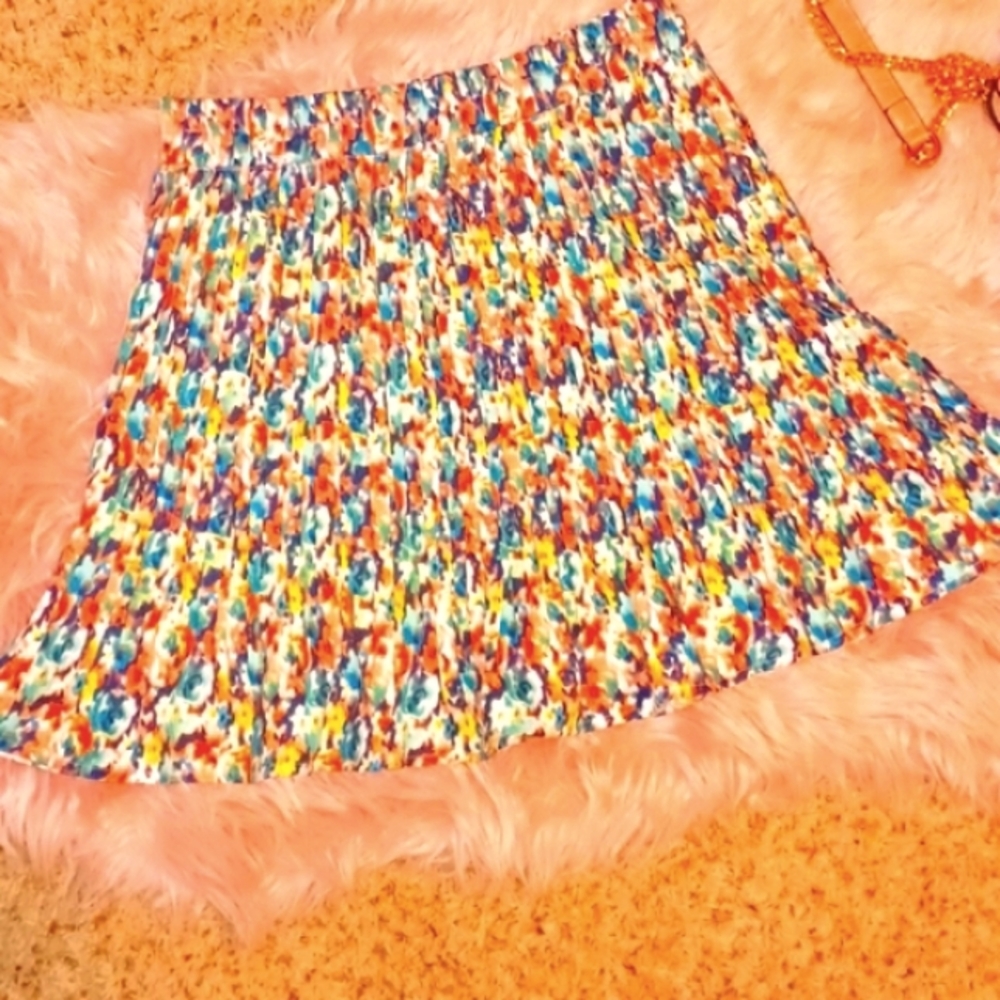 🎉🎀💕Field of Flowers Pleated Skirt🎉💕 - Picture 3 of 4
